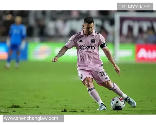 足球球星吃披萨引热议 谁是这位享受美食的超级巨星